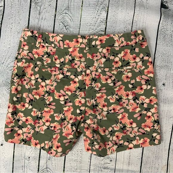 WHITE HOUSE BLACK MARKET 5” Shorts - Picture 2 of 3